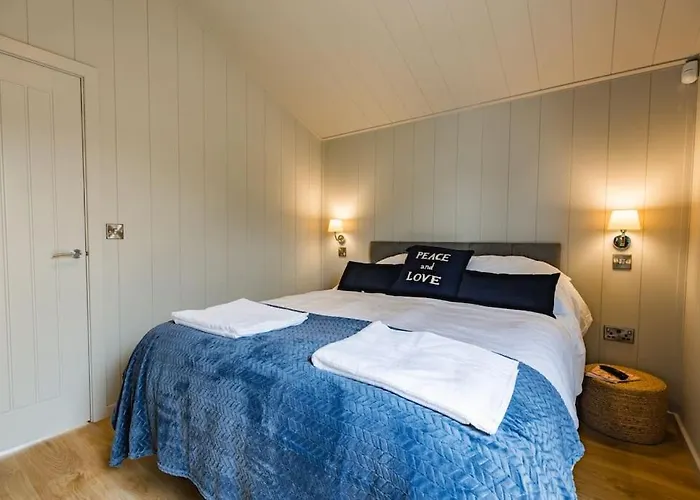 Lowfield Lodge & Hot Tub - Humberston Fitties Beach