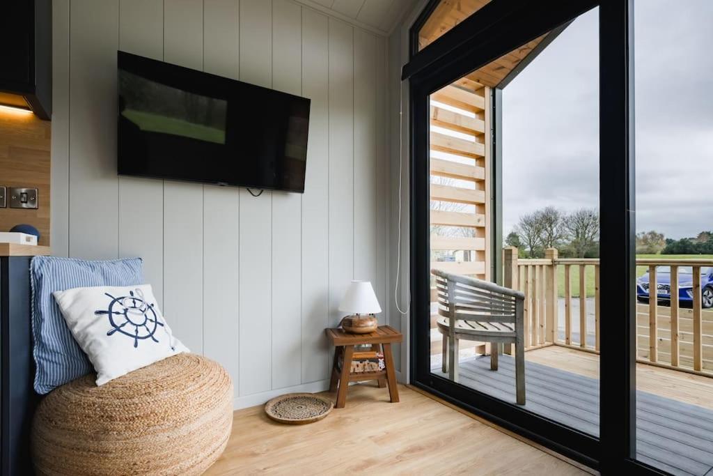 Lowfield & Hot Tub - Humberston Fitties Chalet Cleethorpes